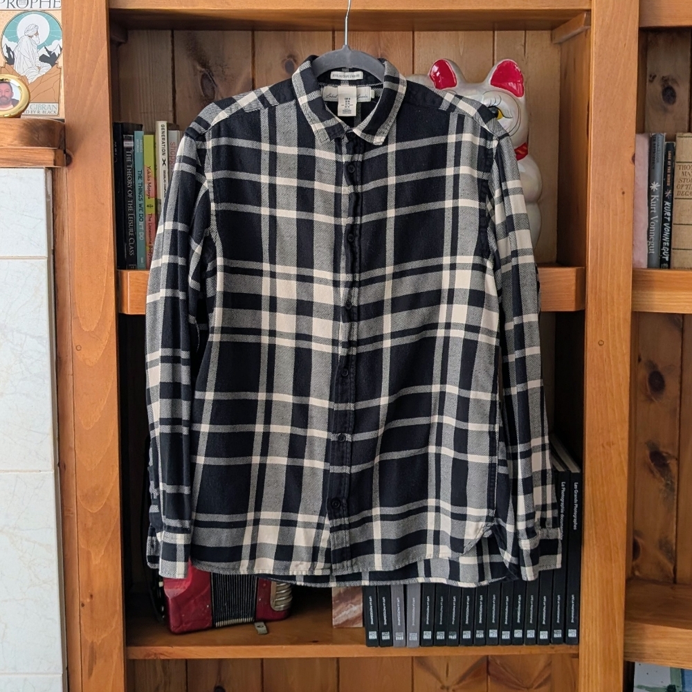 Black & Cream Plaid Flannel Long Sleeve Button up Shirt